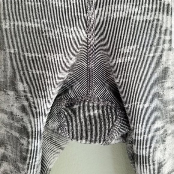 Lululemon leggings - Picture 10 of 12